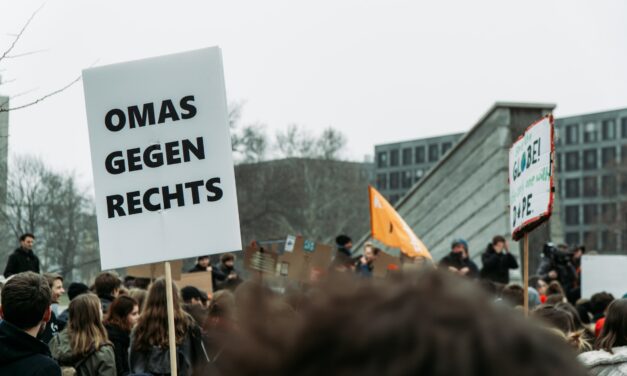 Schleichende Normalisierung des Rechtsextremismus in der öffentlichen und politischen Diskussion und in den Haltungen der Bevölkerung